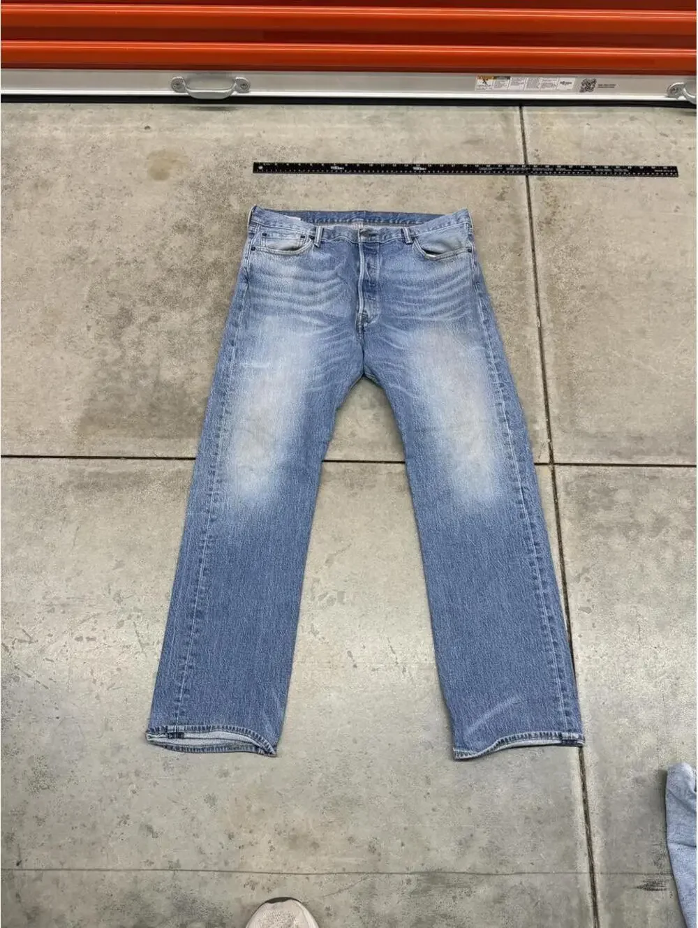 vintage levis 501 faded blue straight fit leg jeans size 36 x 32